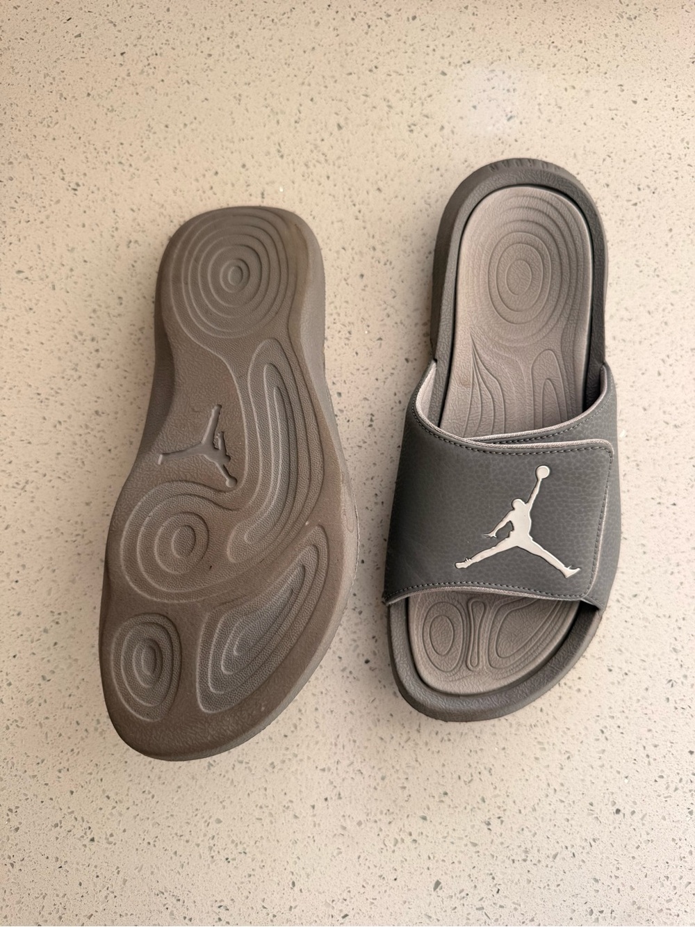 Jordan Slides - Picture 2 of 3